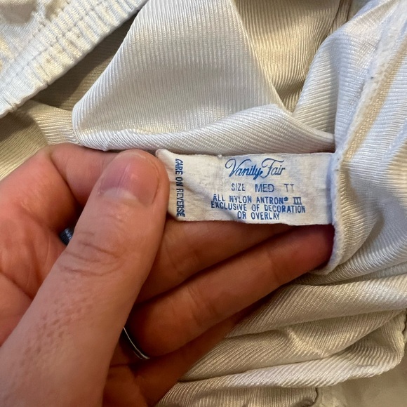 Vanity Fair Nylon Slip skirt with lace - Picture 6 of 6